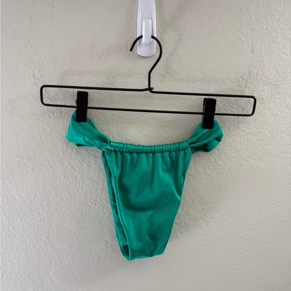 Hard Swimwear LUNA SILKY GREEN Bikini Set Size XS Swim Resort Vacation Tanning - Picture 3 of 11